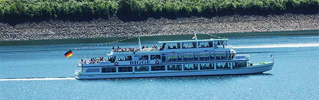 Die MS Bigge in der Waldenburger Bucht