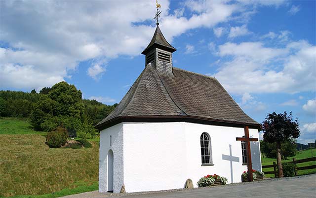 Die Jakobs-Kapelle in Bremscheid nahe der früheren Koblenz-Mindener Landstraße