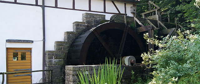 Wasserrad der Heesfelder Mühle am Hälverbach