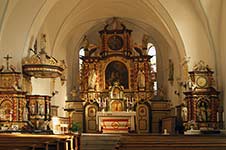 Innenraum der Pfarr- und Wallfahrtskirche Kohlhagen in der Gemeinde Kirchhundem im Sauerland
