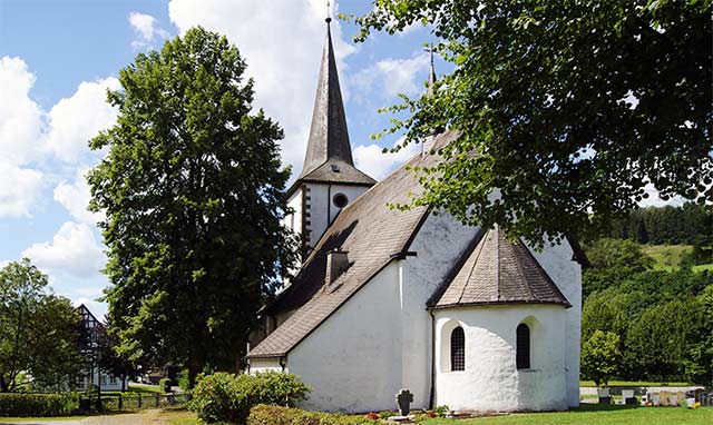 Pfarrkirche St. Vincentius in Lenne im Schmallenberger Sauerland