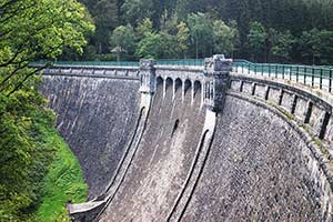 Die Oestertalsperre bei Plettenberg im Märkischen Sauerland