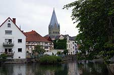 Blick über den „Großen Teich“ auf den Turm von St. Patrokli