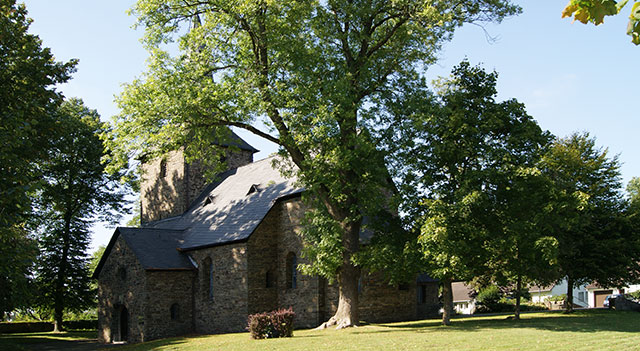 Die spätromanische Dorfkirche in Wiblingwerde