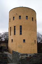 Der Turm der Burgruine Ginsburg im Hilchenbacher Stadtteil Grund