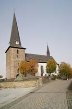 Die St.-Clemens-Kirche in Kallenhardt im nördlichen Sauerland