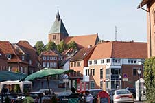 Altstadt von Mölln mit der sie überragenden backsteingotischen Kirche Sankt Nicolai