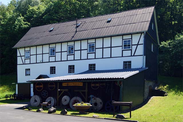 Die Nenkersdorfer Wassermühle am Oberlauf der Sieg