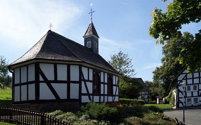 Die katholische Kapelle St. Josef in Rhonard