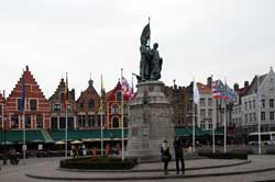 Brügge, Denkmal auf dem Marktplatz