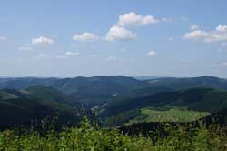 Blick vom Wanderweg unterhalb des Härdlers Richtung Westen