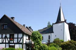 Die Bunte Kirche in Marienhagen