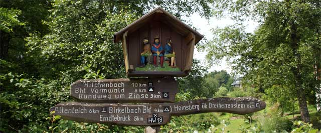 Wegweiser Dreiherrnstein in Zinse