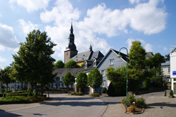 Zentrum von Eckenhagen mit Ev. Kirche