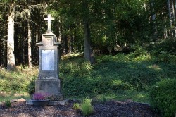 Steinernes Kreuz am alten Kirchweg zwischen Kohlhagen und Wirme