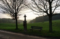 Steinernes Wegkreuz zwischen Rölenommer, Spich und Frangenberg