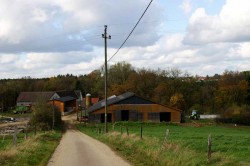 Aussiedlerhof in Platzweg. Im Hintergrund Egen.