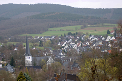 Blick vom Mühlenkopf auf Ferndorf mit der St.-Laurentiuskirche