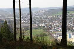 Blick von den Ferndorfer Klippen über Ferndorf und Ernsdorf zur Erler-Siedlung