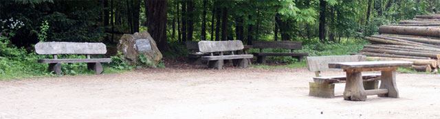 Gedenkstein an den früheren Forsbacher Bahnhof