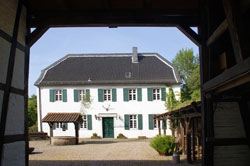 Forsthais Steinhaus am Rande im Königsforst