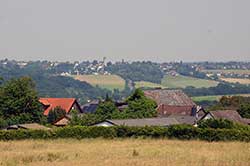 Panoramablick über die Dächer von Wellesberg