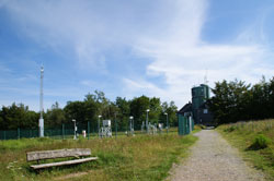 Astenturm mit Wettergarten auf dem Kahlen Asten