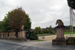 Eingangsportal zum Reitplatz des Hessischen Landgestüts in Dillenburg