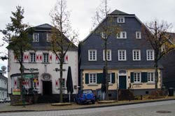 Das Gasthaus Penne und das alte Stadthaus am Markt sind die beiden ältesten Häuser Wipperfürths und haben viele Stadtbrände überlebt