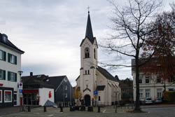 Die am 6.6.1877 eingeweihte evangelische Kirche am Markt in Wipperfürth wurde an der Stelle der ersten evangelischen Kirche erbaut, die beim Stadtbrand von 1795 zerstört wurde