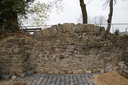 Reste der historischen Stadtmauer auf dem Klosterberg