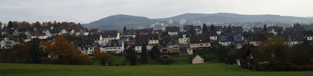 Blick über Fellinghausen zum Kindelsberg und zur Martinshardt