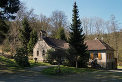 Die Waldkirche nahe dem Wupperdamm gehört bereits zu Lennep