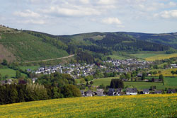 Bruchhausen mit dem Langenberg