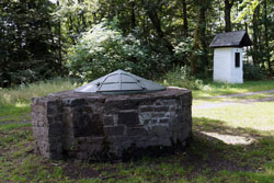 Auf dem Wilzenberg befindet sich ein Brunnen, auch Püttken genannt