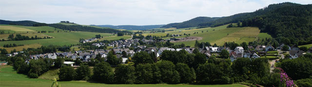 Blick vom Hang des Kehlenbergs über Bödefeld