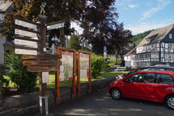 Wanderportal Bödefeld an der Kirche