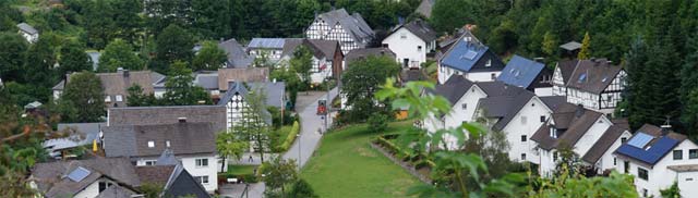 Blick von der Aussichtsplattform am Taasberg auf Lenne