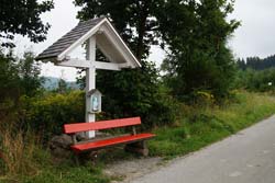 Das Weiße Kreuz am alten Kirchweg zwischen Niedersorpe und  Oberkirchen