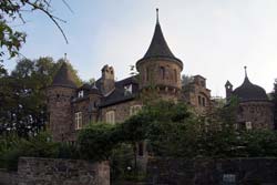 Burg Dattenfeld war ursprünglich ein feudales Pfarrhaus, erbaut von Pfarrer Johann Robens