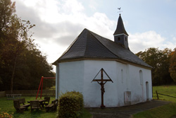 Die Dorfkapelle St. Johannes der Täufer in Kückelheim wurde im 17. Jahrhundert erbaut