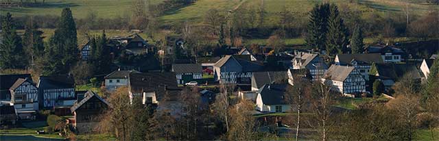 Blick über Langenholdinghausen zum Altenberg