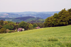 Blick über die Ortschaft Hecke auf Wiedenest und Bergneustadt