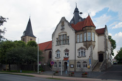 Rathaus und Ev. Kirche in Barntrup