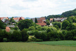 Das Dorf Reine unterhalb der Hohen Asch