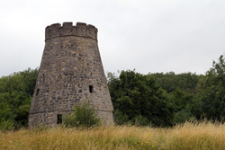 „Windmühlenpott“ oder „Windmühlenstumpf“ auf dem Saalberg zwischen Sonneborn und Barntrup