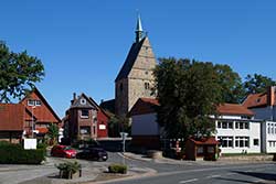 Marktplatz Apelern mit Diakonatskirche