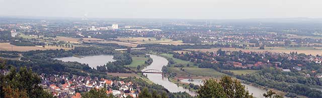 Blick vom Kaiser-Wilhelm-Denkmal über die Porta Westfalica