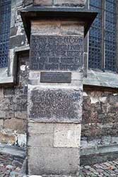 Gedenkstein an der St.-Blasius-Kirche