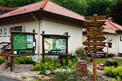 Wanderportal Hitzelrode. Hier beginnt der 1,7 km lange Zugangsweg zum Werra-Burgen-Steig Hessen